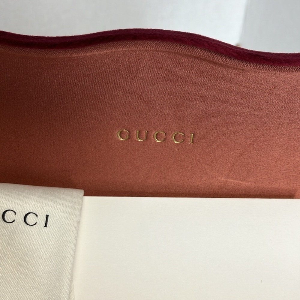Gucci women black sunglasses and Gucci burgundy sunglass case - Picture 7 of 7